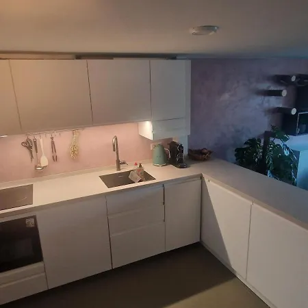 Modern And Cozy, Location